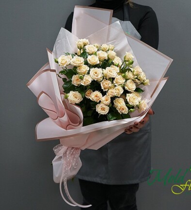 Bouquet of cream spray roses photo 394x433